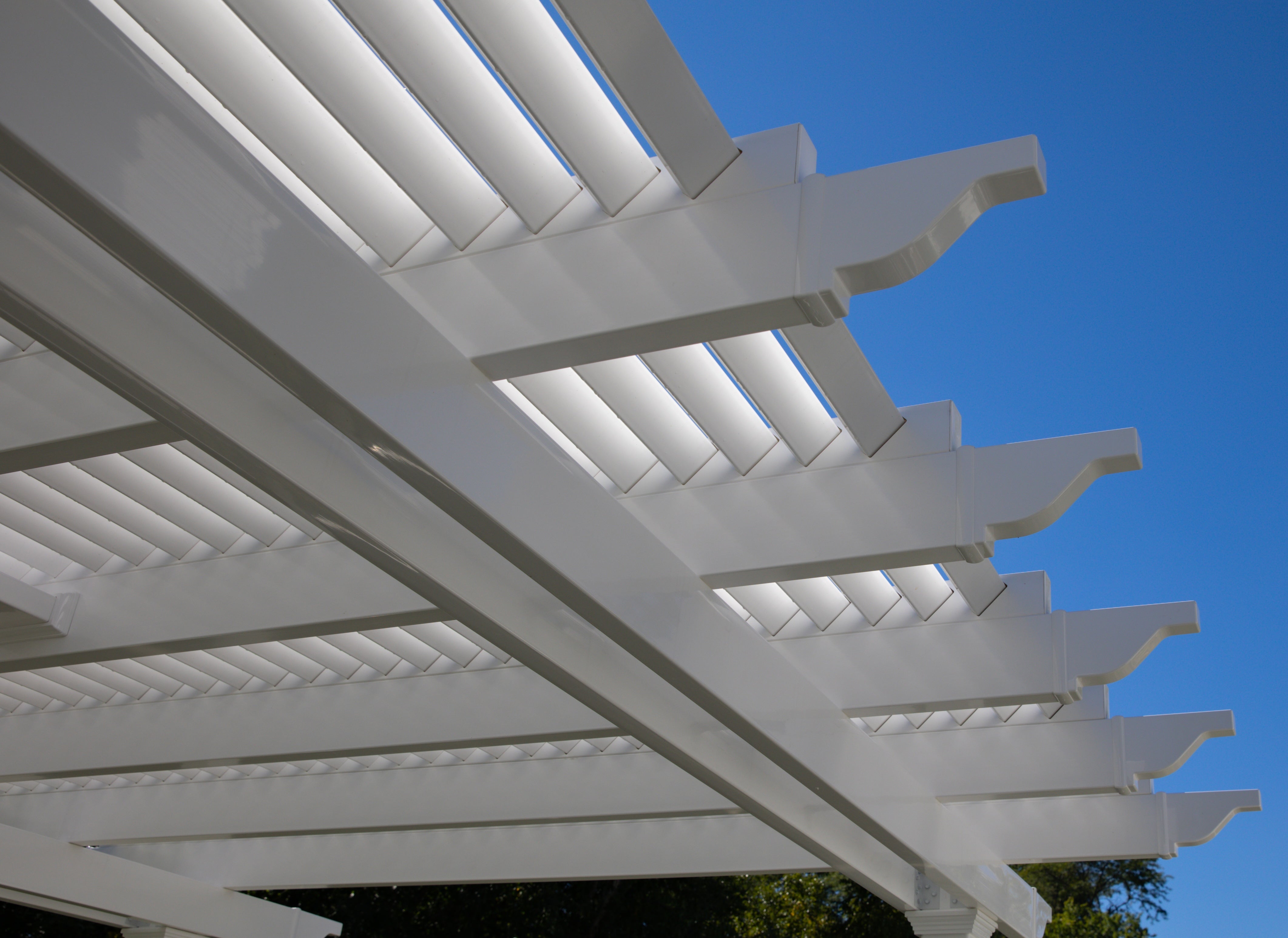traditional freestanding swimming pool pergola for a poolside patio